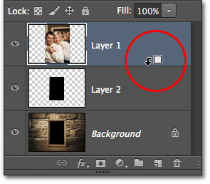 Membuat kliping mask dalam panel Layers. Image © 2012 Photoshop Essentials.com