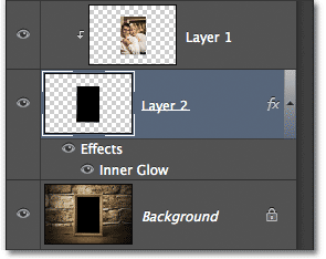 Panel Layers menampilkan gaya Inner Glow ditambahkan ke Layer 2. Image © 2012 Photoshop Essentials.com