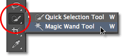 Memilih Magic Wand Tool dari panel Tools di Photoshop. Image © 2012 Photoshop Essentials.com