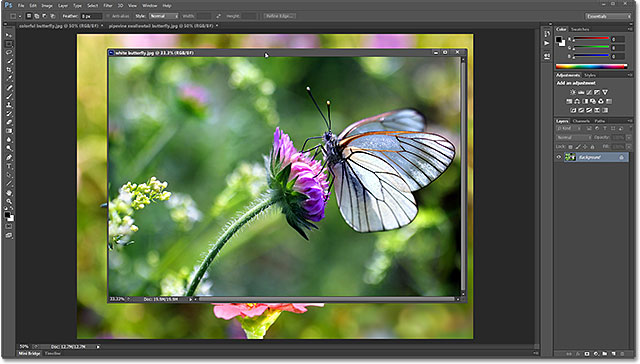 Sebuah jendela dokumen mengambang di Photoshop CS6. Image © 2013 Photoshop Essentials.com