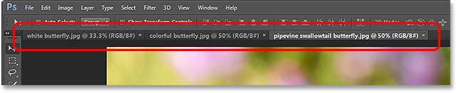 Setiap dokumen memiliki tab sendiri di bagian atas. Image © 2013 Photoshop Essentials.com