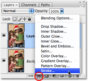 Memilih gaya lapisan Stroke. Gambar © 2008 Photoshop Essentials.com.