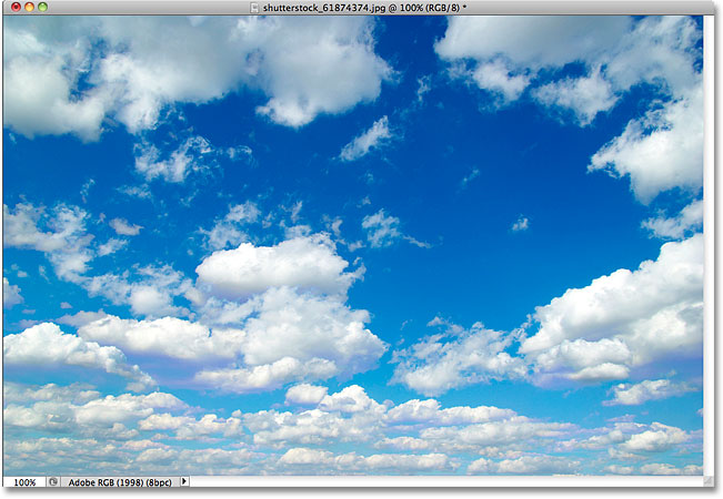 Une photo de nuages. L'image sous licence de Shutterstock par Photoshop Essentials.com