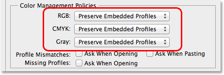 The Profiles Manajemen Warna pilihan dalam kotak dialog Pengaturan Warna. Image © 2013 Photoshop Essentials