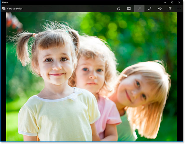 Windows 10 opened the image in the Photos app. Image © 2015 Photoshop Essentials.com