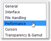 Memilih preferensi Kinerja Photoshop. Image © 2013 Photoshop Essentials.com