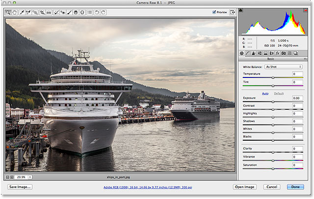 Gambar sekarang dipotong dan diluruskan dalam Camera Raw. Image © 2013 Steve Patterson, Photoshop Essentials.com