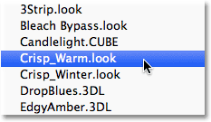 Memilih meja Crisp-Warm.look dari kategori 3DLUT file. Image © 2012 Photoshop Essentials.com