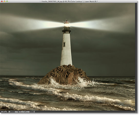 Foto dengan tabel Smokey diterapkan. Image © 2012 Photoshop Essentials.com