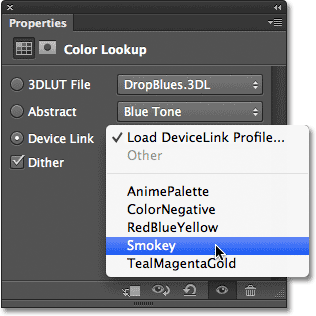 Memilih tabel Smokey dari kategori Tautan Perangkat. Image © 2012 Photoshop Essentials.com