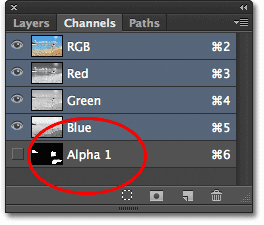 Pemilihan ini disimpan sebagai Alpha 1. Image © 2012 Photoshop Essentials.com