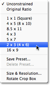 Anda dapat memilih dari salah satu aspek rasio preset. Image © 2012 Photoshop Essentials.com