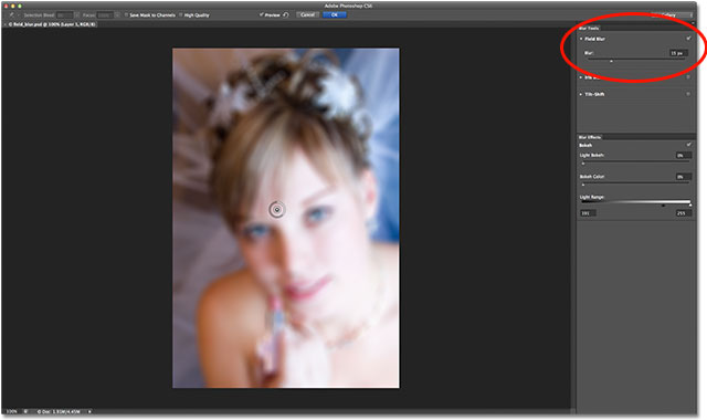 Galeri Blur diatur ke opsi Blur di Photoshop CS6 Lapangan. Image © 2012 Photoshop Essentials.com