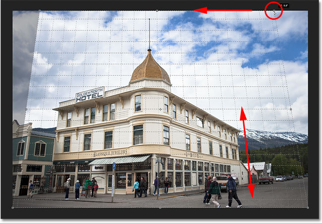 Dragging the top right crop handle to adjust the perspective grid. Image © 2012 Steve Patterson