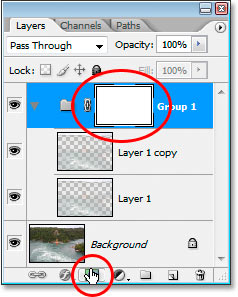 A layer mask has been added to the layer group.