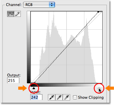 Titik hitam baru dan slider titik putih di Curves di Photoshop CS3. Gambar © 2009 Photoshop Essentials.com.