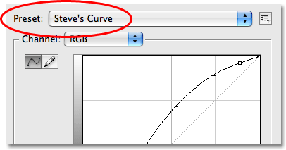 Выбор нового пользовательского кривую из списка пресетов в Photoshop CS3. Image © 2009 Photoshop Essentials.com