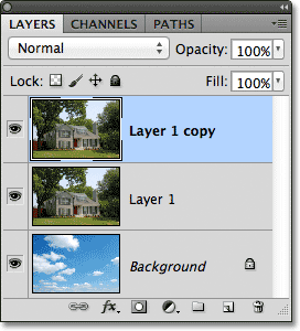 Salinan Layer 1 muncul di atas asli dalam panel Layers. Image © 2012 Photoshop Essentials.com