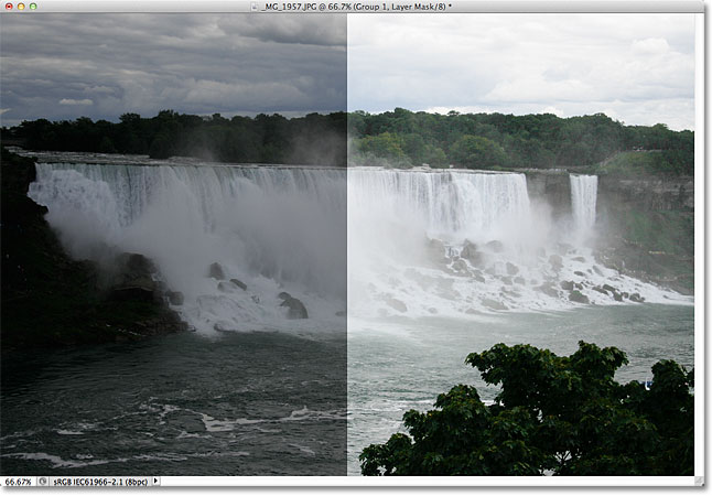 Mencerahkan foto tidak gelap dengan modus campuran Layar di Photoshop. Gambar © 2011 Photoshop Essentials.com