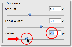 Увеличение значения Radius до 70% в тени диалоговое окно / обратить особое внимание. Image © 2009 Photoshop Essentials.com