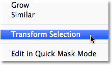 Memilih perintah Transform Selection dari menu Pilih. Image © 2012 Photoshop Essentials.com.