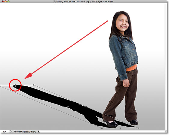 Mendistorsi bayangan ke dalam bentuk. Image � 2010 Photoshop Essentials.com.