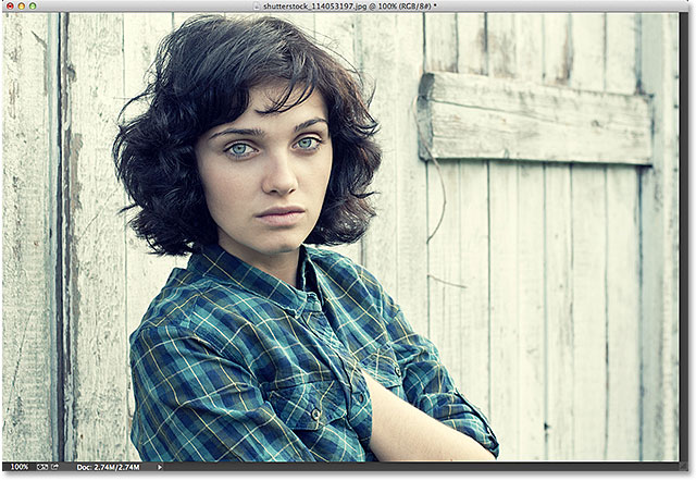 Gambar asli sekali lagi muncul dalam jendela dokumen Photoshop. Gambar berlisensi dari Shutterstock oleh Photoshop Essentials.com