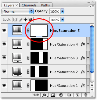 Sebuah lapisan penyesuaian kelima ditambahkan dalam palet Layers di Photoshop. Gambar © 2008 Photoshop Essentials.com.