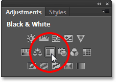 Memilih lapisan penyesuaian Hitam dan Putih dari panel Penyesuaian. Image © 2013 Photoshop Essentials.com