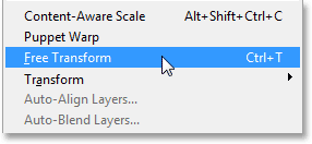 Memilih perintah Free Transform dari menu Edit. Image © 2013 Photoshop Essentials.com