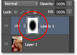 Layer mask thumbnail untuk lapisan Tingkat penyesuaian. Image © 2012 Photoshop Essentials.com