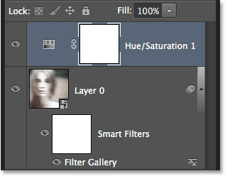 Panel Layers menampilkan lapisan penyesuaian Hue / Saturation baru. Image © 2013 Photoshop Essentials.com