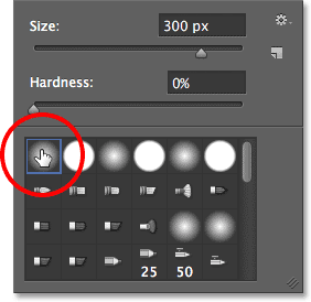 Memilih sikat lembut-tepi dari Brush Preset picker. Image © 2013 Photoshop Essentials.com