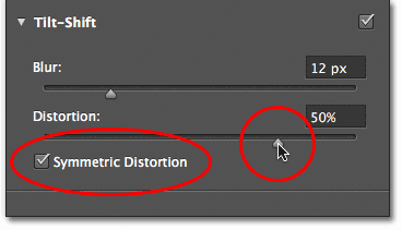 Pilihan Distorsi ini untuk filter Tilt-Shift di Photoshop CS6. Image © 2012 Photoshop Essentials.com