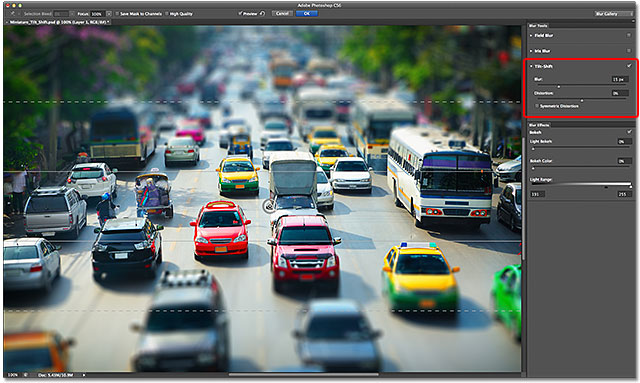 Galeri Blur terbuka untuk opsi Tilt-Shift di Photoshop CS6. Image © 2012 Photoshop Essentials.com