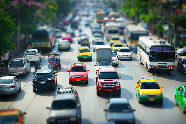 Sebuah efek blur Tilt-Shift dibuat di Photoshop CS6. Image © 2012 Photoshop Essentials.com