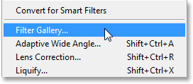 Memilih Galeri Filter di Photoshop CS6. Image © 2013 Photoshop Essentials.com