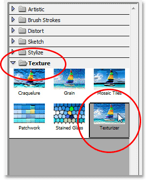 Выбор фильтра Texturizer в галереи фильтров. Image © 2013 Photoshop Essentials.com