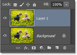 Salinan layer Background muncul di atas asli dalam panel Layers. Image © 2013 Photoshop Essentials.com