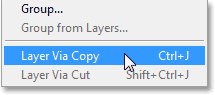 Memilih New Layer Via Copy perintah dalam Photoshop CS6. Image © 2013 Photoshop Essentials.com