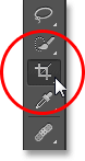 Memilih Crop Tool dari panel Tools. Image © 2013 Photoshop Essentials.com