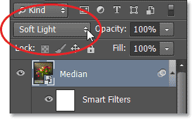 Mengubah modus campuran lapisan Median untuk Soft Light. Image © 2013 Photoshop Essentials.com