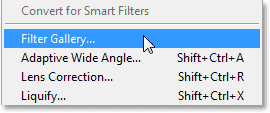 Memilih Galeri Filter dari menu Filter di Photoshop CS6. Image © 2013 Photoshop Essentials.com