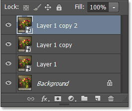 Panel Layers menampilkan dua salinan dari Smart Object. Image © 2013 Photoshop Essentials.com