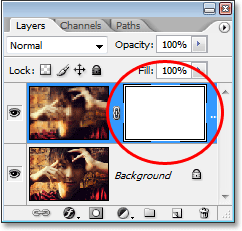 Layers Photoshop palet menunjukkan layer mask thumbnail ditambahkan ke 'Layer 1'.