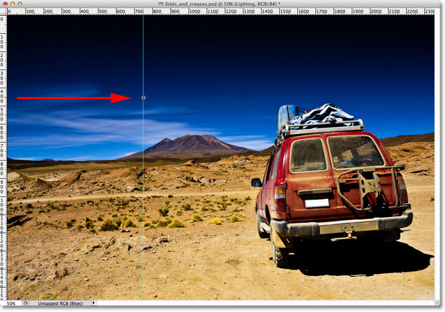 Menyeret sebuah panduan vertikal di Photoshop. Gambar © 2011 Photoshop Essentials.com