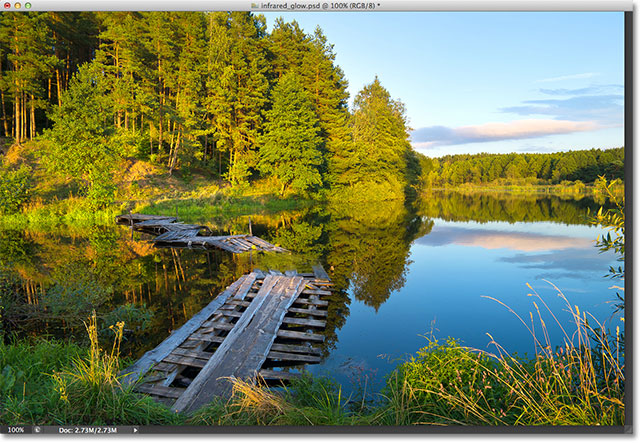 Foto asli. Gambar berlisensi dari Fotolia oleh Photoshop Essentials.com