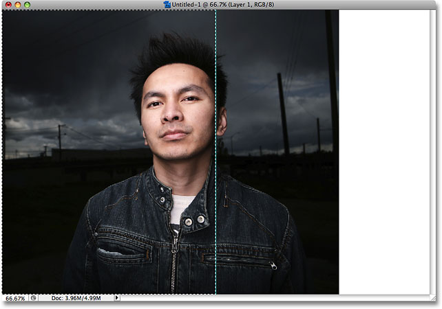 Sebuah garis seleksi muncul sekitar setengah kiri dokumen. Gambar © 2008 Photoshop Essentials.com.