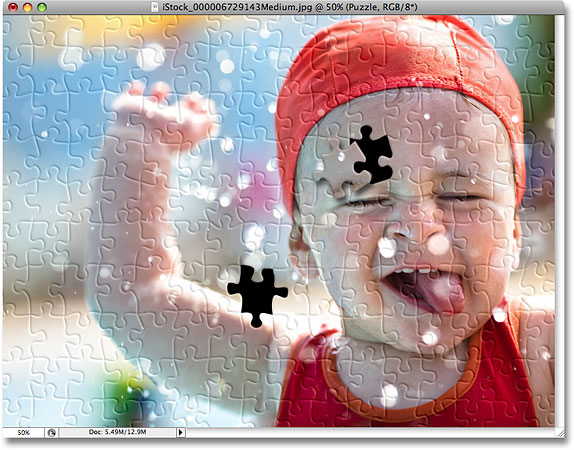 Gambar setelah menghapus potongan puzzle kedua. Gambar © 2008 Photoshop Essentials.com.