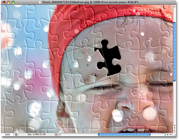 Memindahkan dan memutar potongan puzzle. Gambar © 2008 Photoshop Essentials.com.